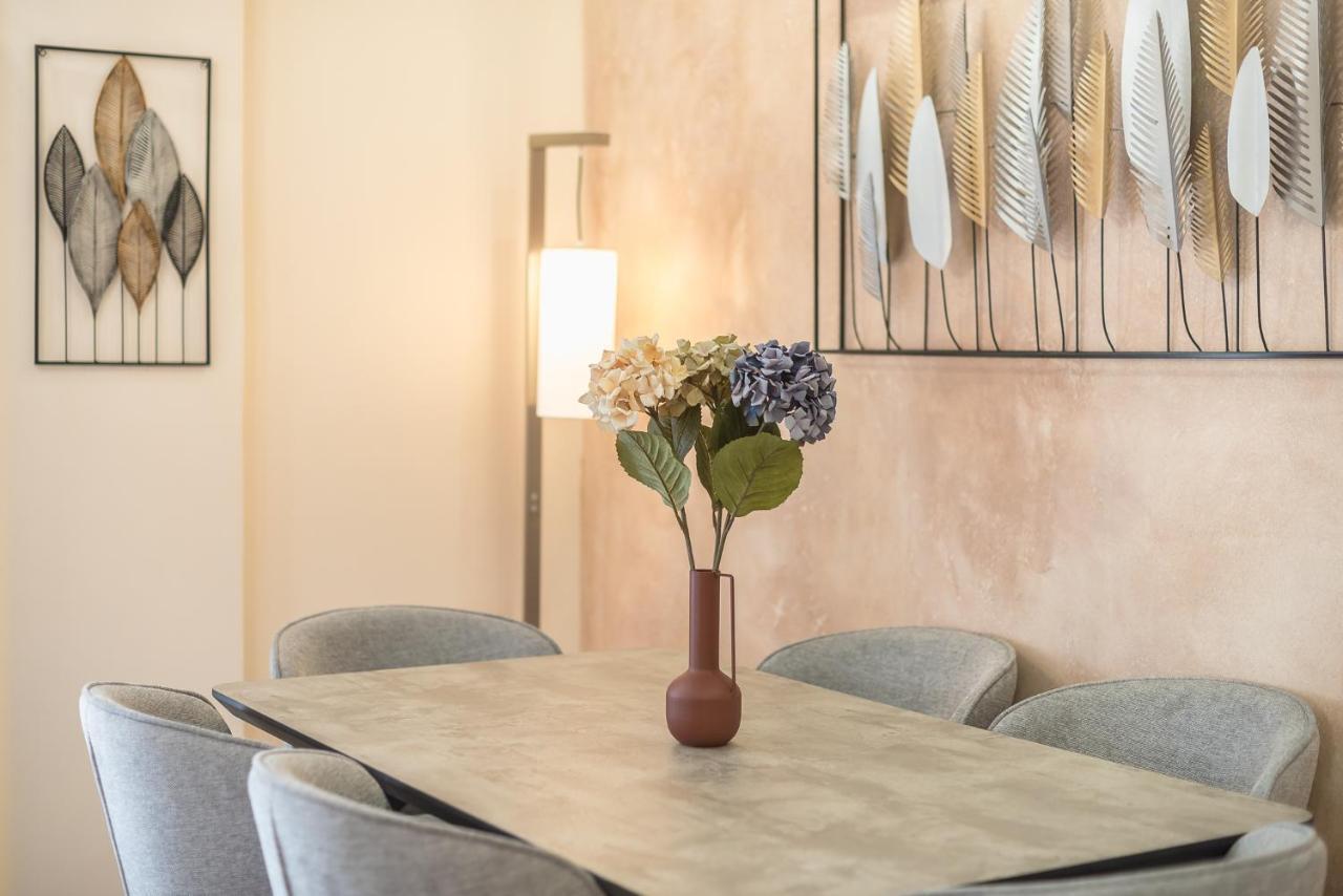 Lighthouse Apartment In The Heart Of Афіни Екстер'єр фото